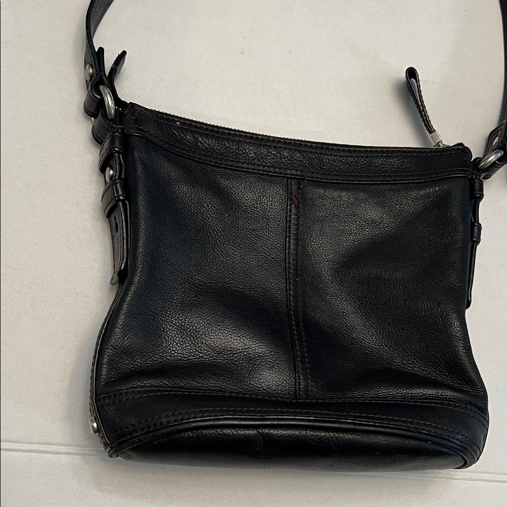 VINTAGE FOSSIL MADDOX BLACK PEBBLED LEATHER BUCKET BAG ZIP CLOSURE CROSSBODY - Picture 9 of 16